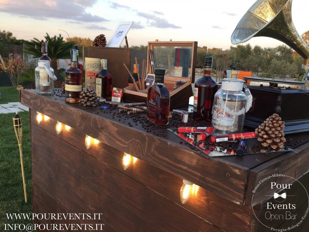 Country-Wedding-Cocktail-Bar-Counter-for-Wedding-in-Italy